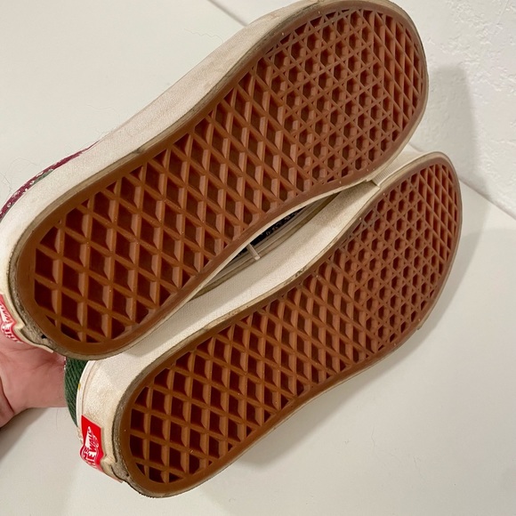 Vans - Picture 4 of 5